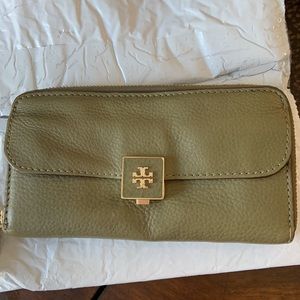 Tory Burch Clara Zip Green Continental Wallet
